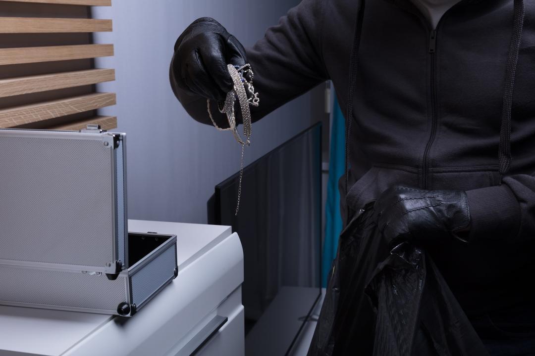 Navi Mumbai: Robbers loot silver ornaments worth Rs 5 lakh from a jewellery shop