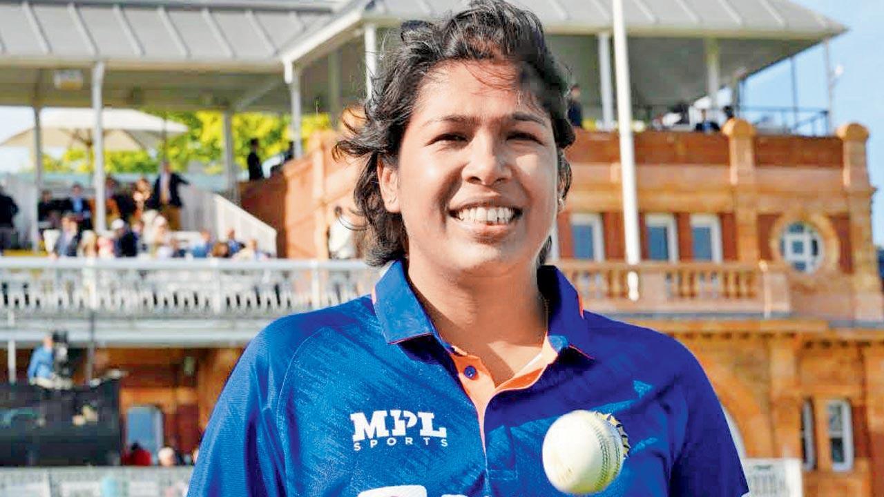 Guard of honour for Jhulan Goswami, calls toss in fitting farewell tie