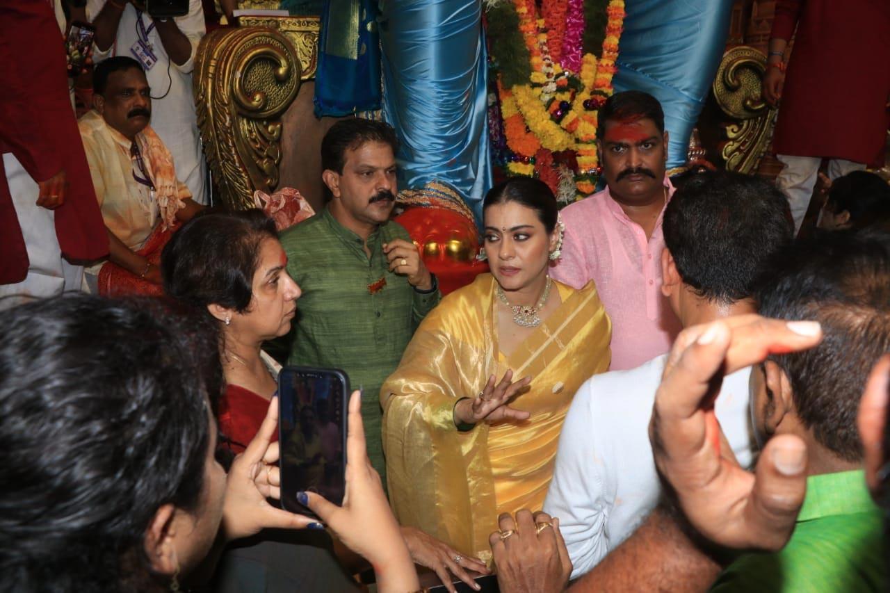 Kajol was seen wearing a yellow saree with a matching blouse. She tied a bun and decorated it with a gajra