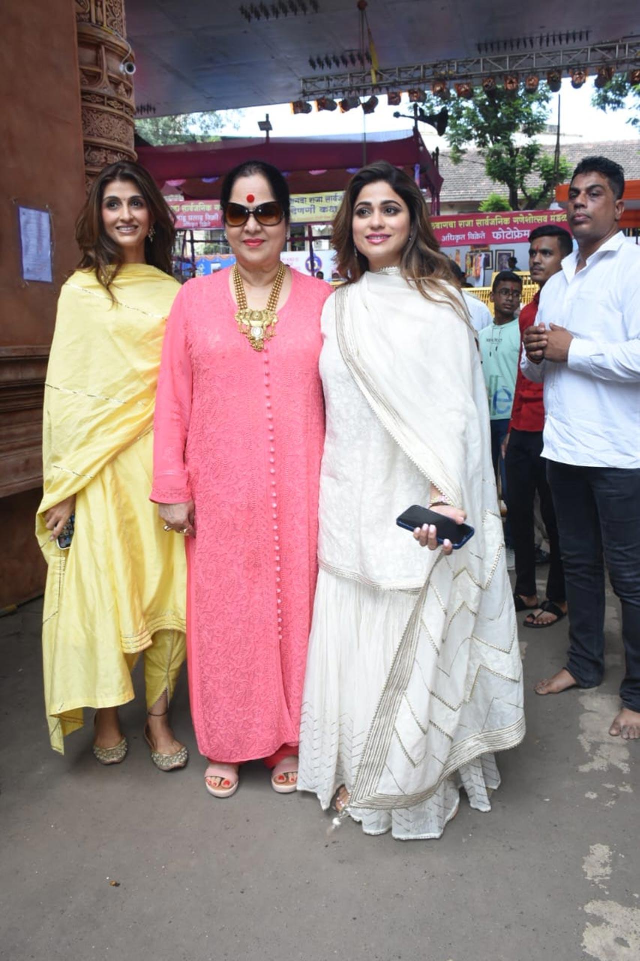Shilpa Shetty and Shamita Shetty's viral video of Ganesh visarjan took over the internet a few days ago. The Shetty sisters were seen dancing to the popular tunes, and was accompanied by mother Sunanda and kids - Viaan and Samisha