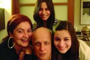 Mahesh Bhatt with his daughters Pooja Bhatt, Alia Bhatt and Shaheen Bhatt