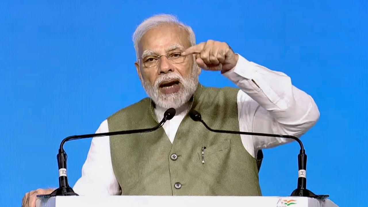 Hindi's simplicity, sensitivity always attract people: PM Modi