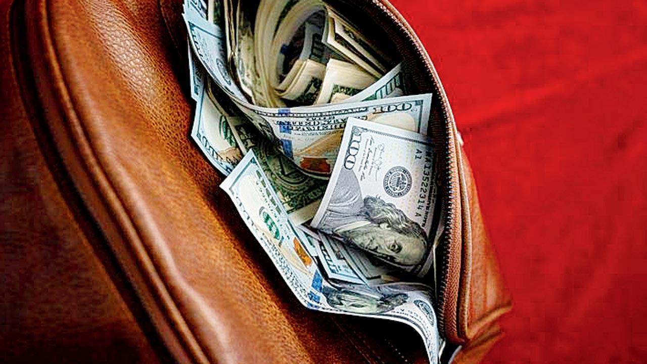 Mumbai: Driver flees with bank’s Rs 17 lakh to pay off debts