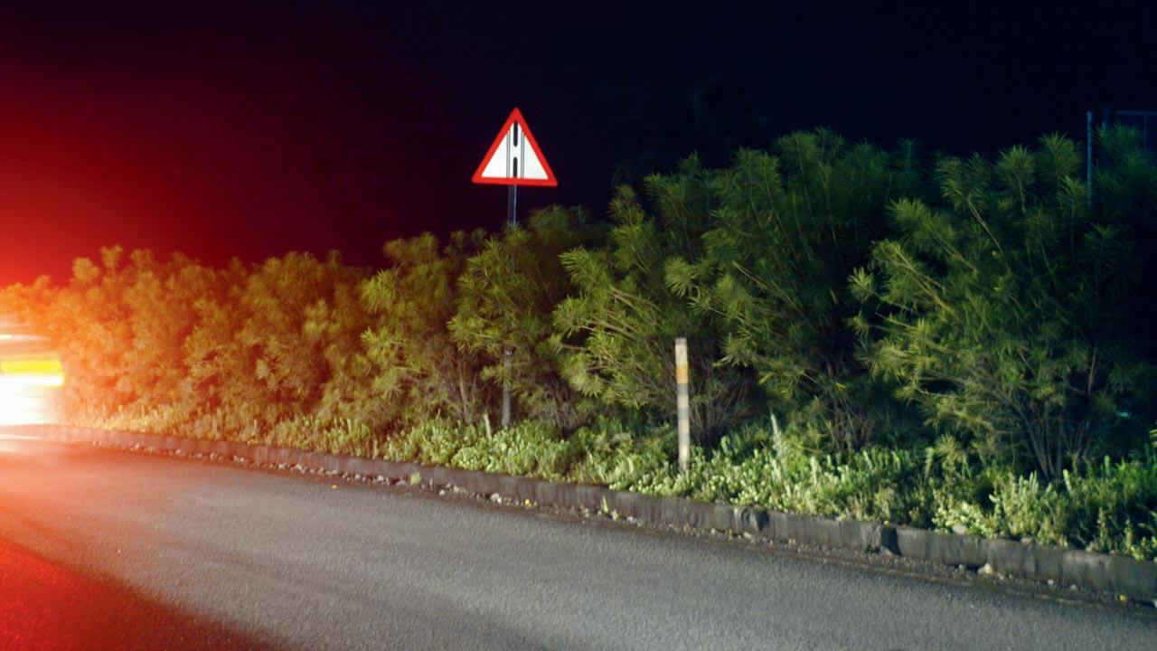 Lack of lighting along the highway makes the signage difficult to spot near Vasai flyover