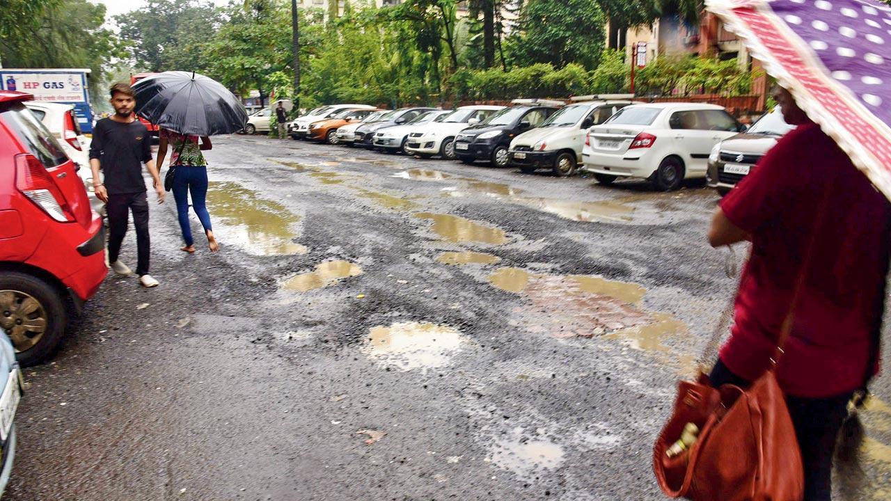 Mumbai: 3,000 sq m of potholes repaired, says BMC