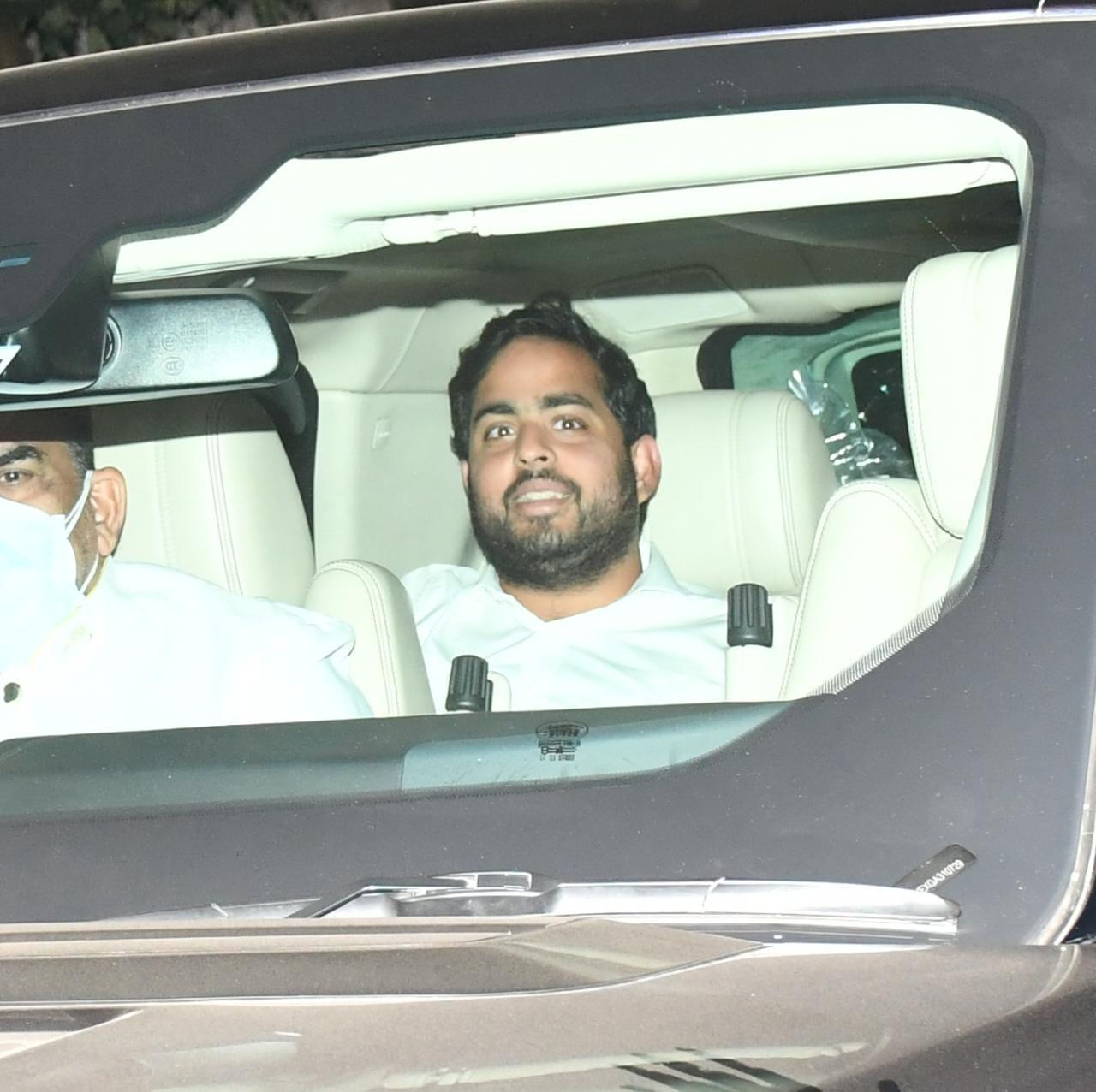 Reliance Jio Chairman Akash Ambani was also seen arriving for the party along with his wife Shloka Mehta. The couple were also seen visiting Alia and Ranbir at their Bandra home a couple of weeks ago