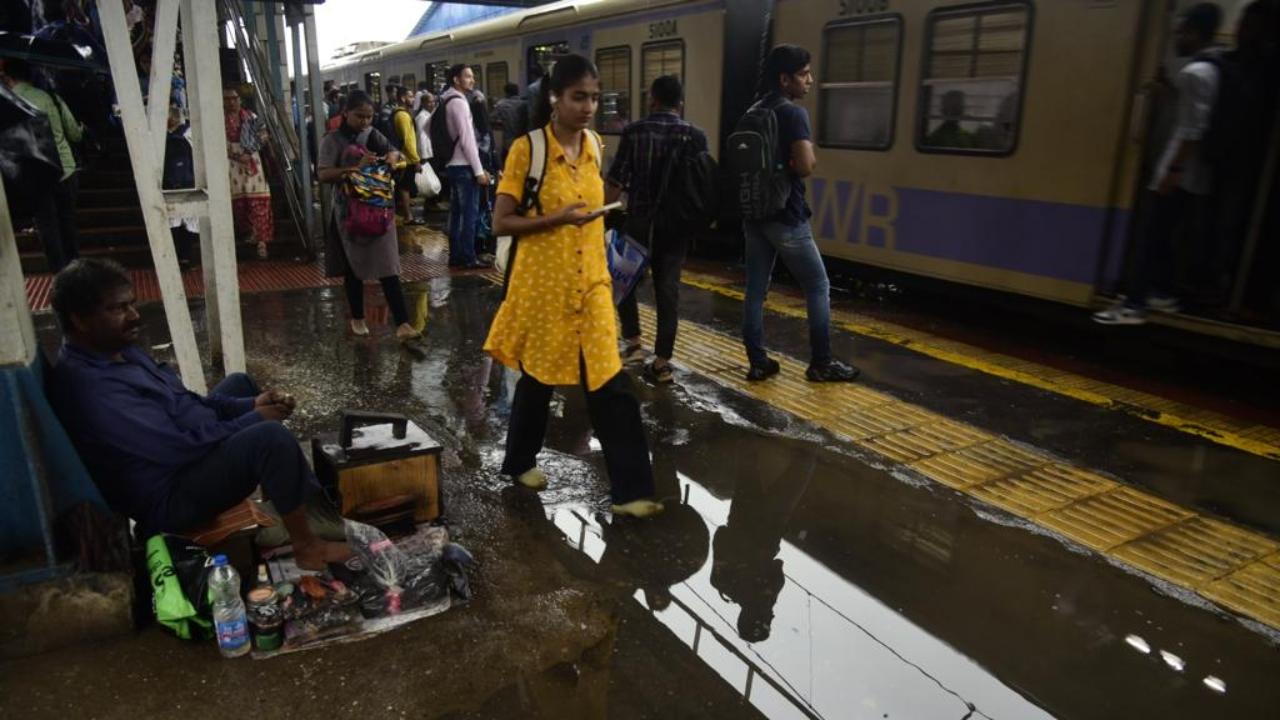 Commuters travelling to workplace at Andheri railway station amid heavy rainfall in the city. Pic/Atul Kamble