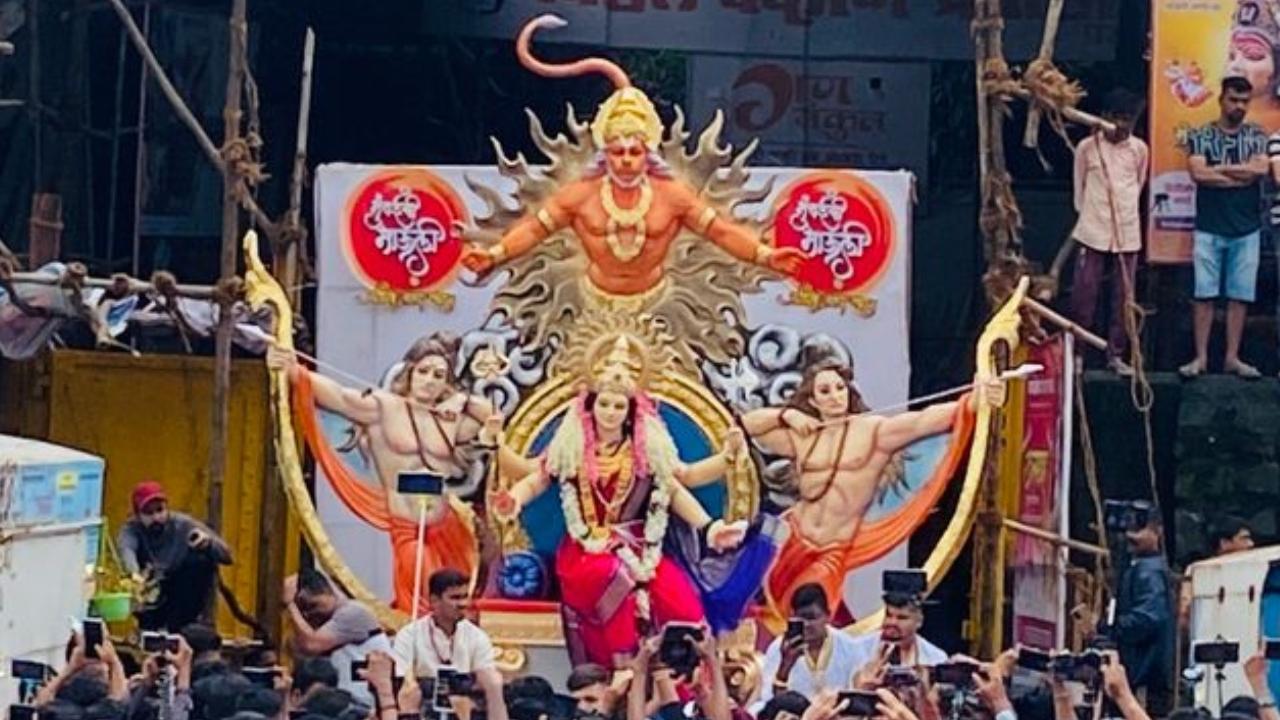 Ahead of Navratri festival, devotees carry Maa Durga's idol to pandal