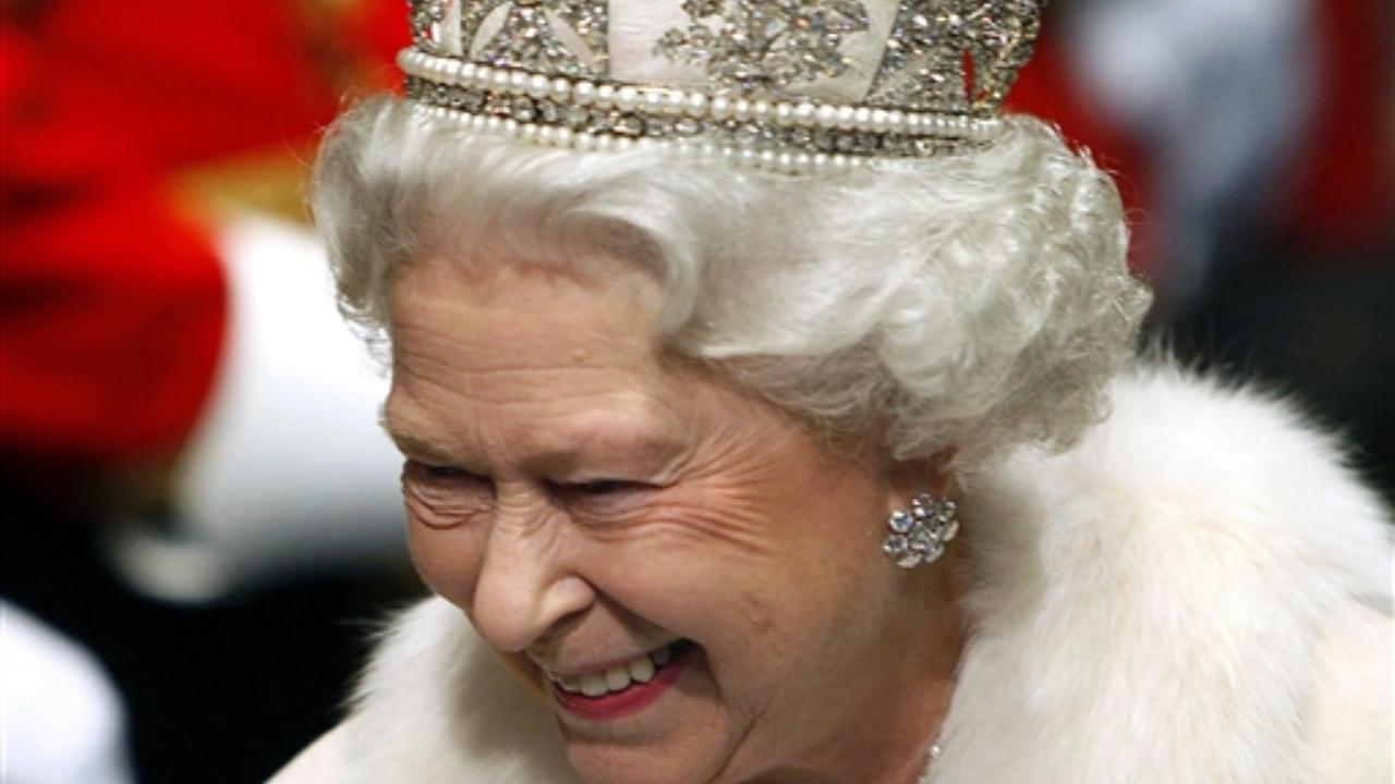 US President Biden leads international tributes to the Queen