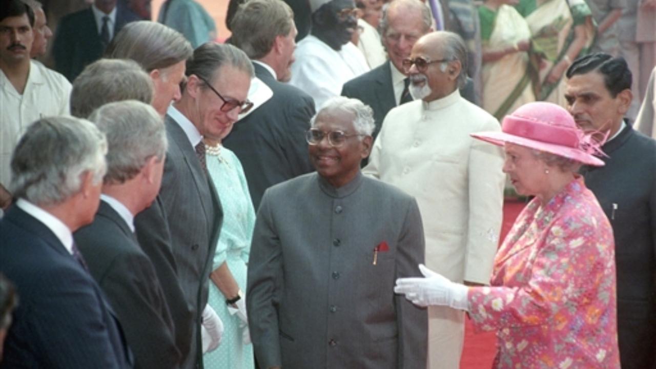 Queen Elizabeth II with former President KR Narayanan during her ceremonial reception in Delhi. File photo dated October 13, 1997.