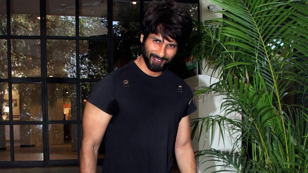 Shahid Kapoor shares goofy morning picture captured by his brother Ishaan Khatter