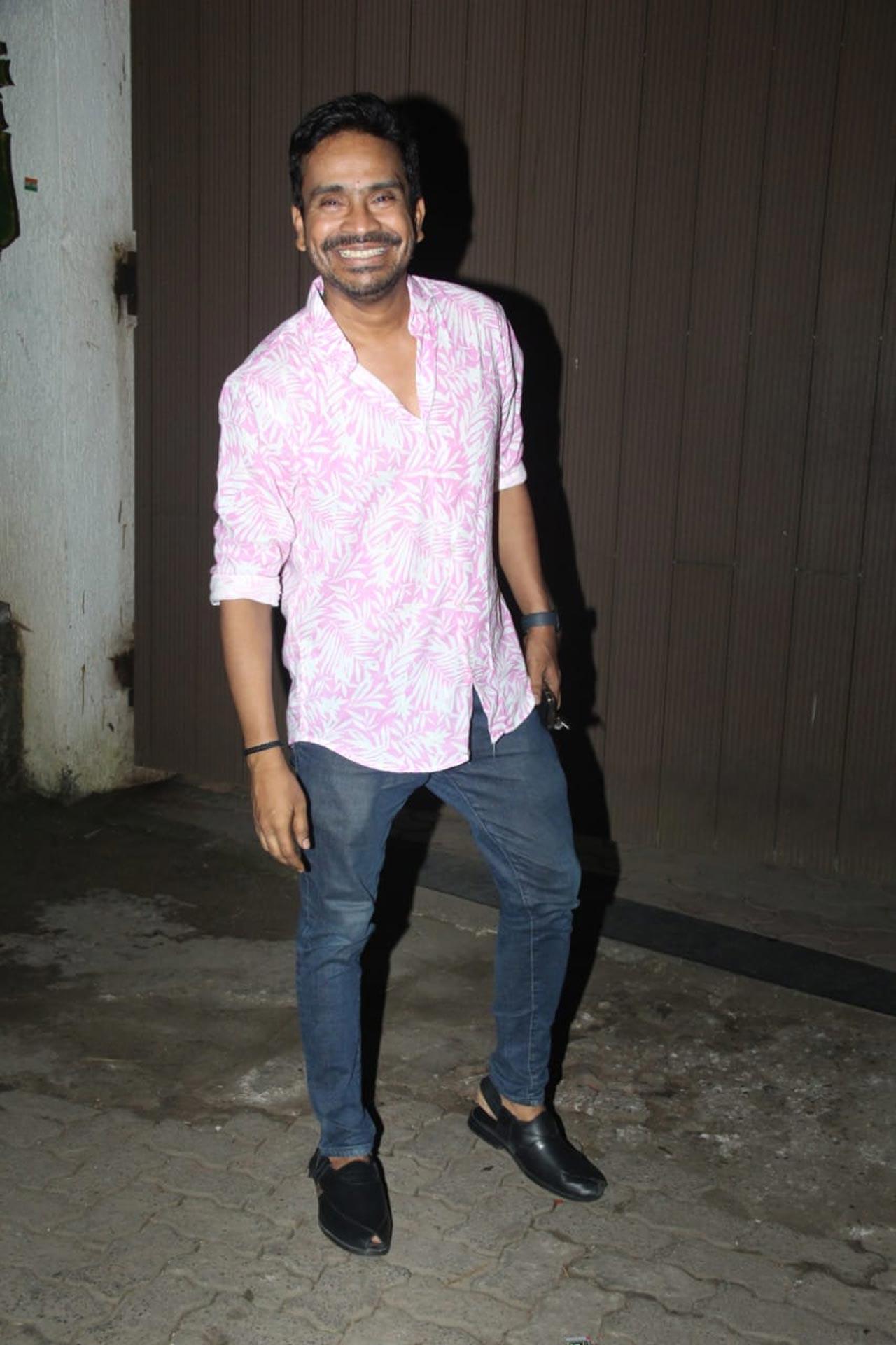 Mushtaq Shiekh was all smiles when papped at Shilpa Shetty's residence