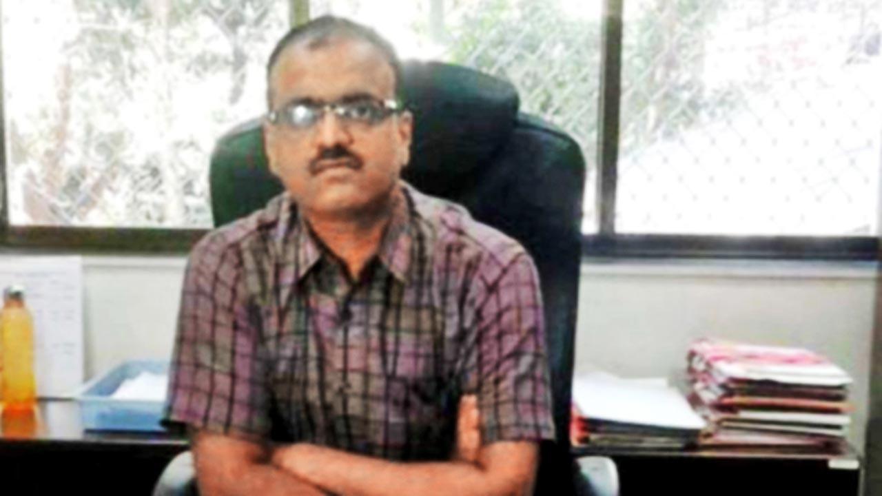 Kishor Gandhi,  dy municipal commissioner