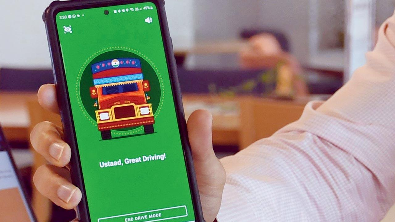 The free of cost HumSafer app has connected 20,000 truckers with Artificial Intelligence (AI) to detect sleeping drivers, faulty road designs and keep highway hypnosis at bay. Pic/Ashish Raje