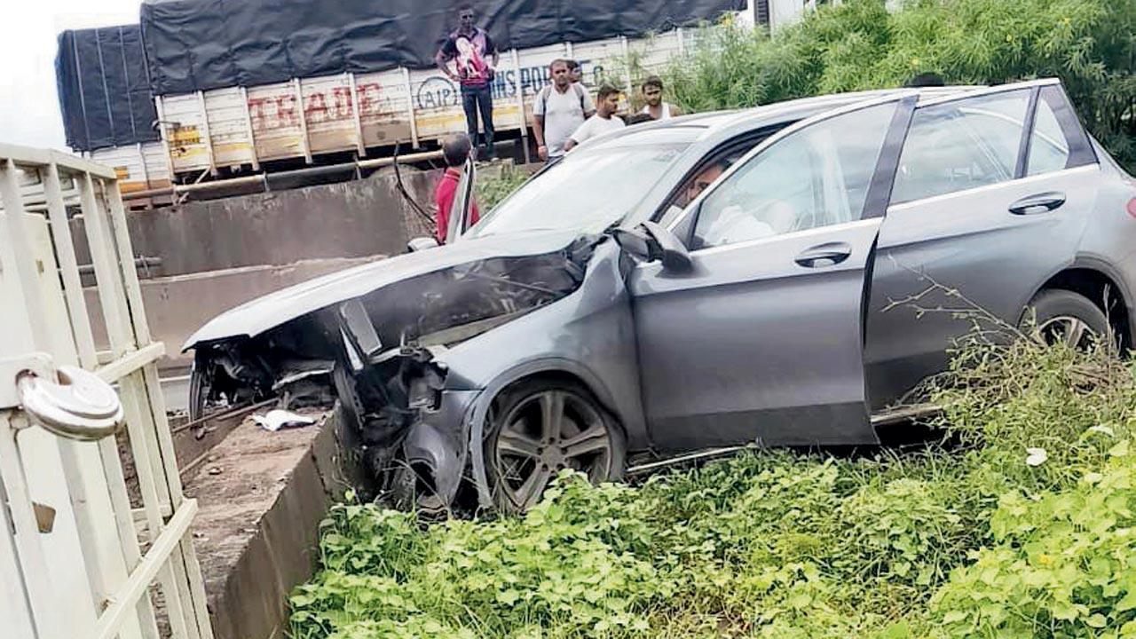 Industrialist Cyrus Mistry, 54, and his friend Jahangir Pandole died on the spot when their Mercedes car hit a road divider in Palghar district on September 4. Mercedes-Benz has submitted an interim report on the fatal accident. As per the automaker, the brakes of the car were pressed five seconds before it crashed into the road divider