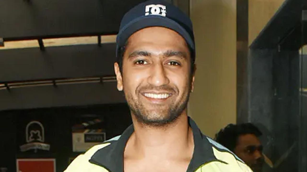 Vicky Kaushal shares picture with his 'pillars' of strength