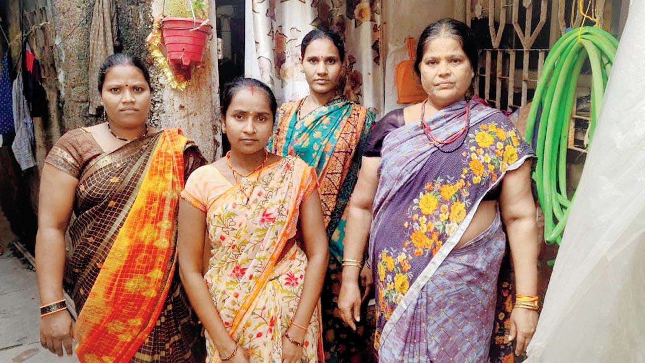 Kanwale (in green saree) with her neighbours at Maruti Chawl, Rathodi Village, Malwani