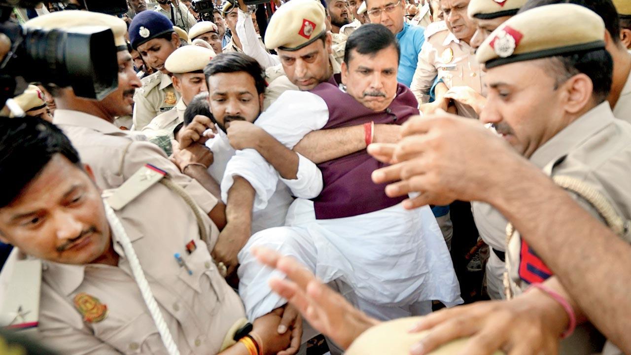 AAP leaders held during protest against CBI summons to Arvind Kejriwal