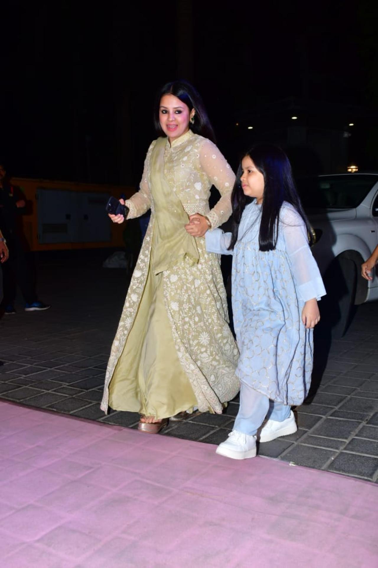 MS Dhoni's wife Sakshi Singh Dhoni and daughter Ziva were also seen at the party
