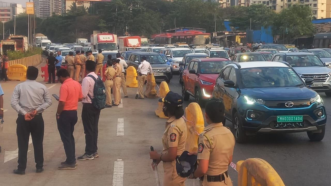 MMRDA has constructed 1.23 km long flyover from Mankhurd towards Thane on second Level at Eastern Express Highway and has been inaugurated for traffic. This new flyover will provide signal-free travel to commuters comming from Navi Mumbai toward Thane direction (Pic/Sameer Abedi)