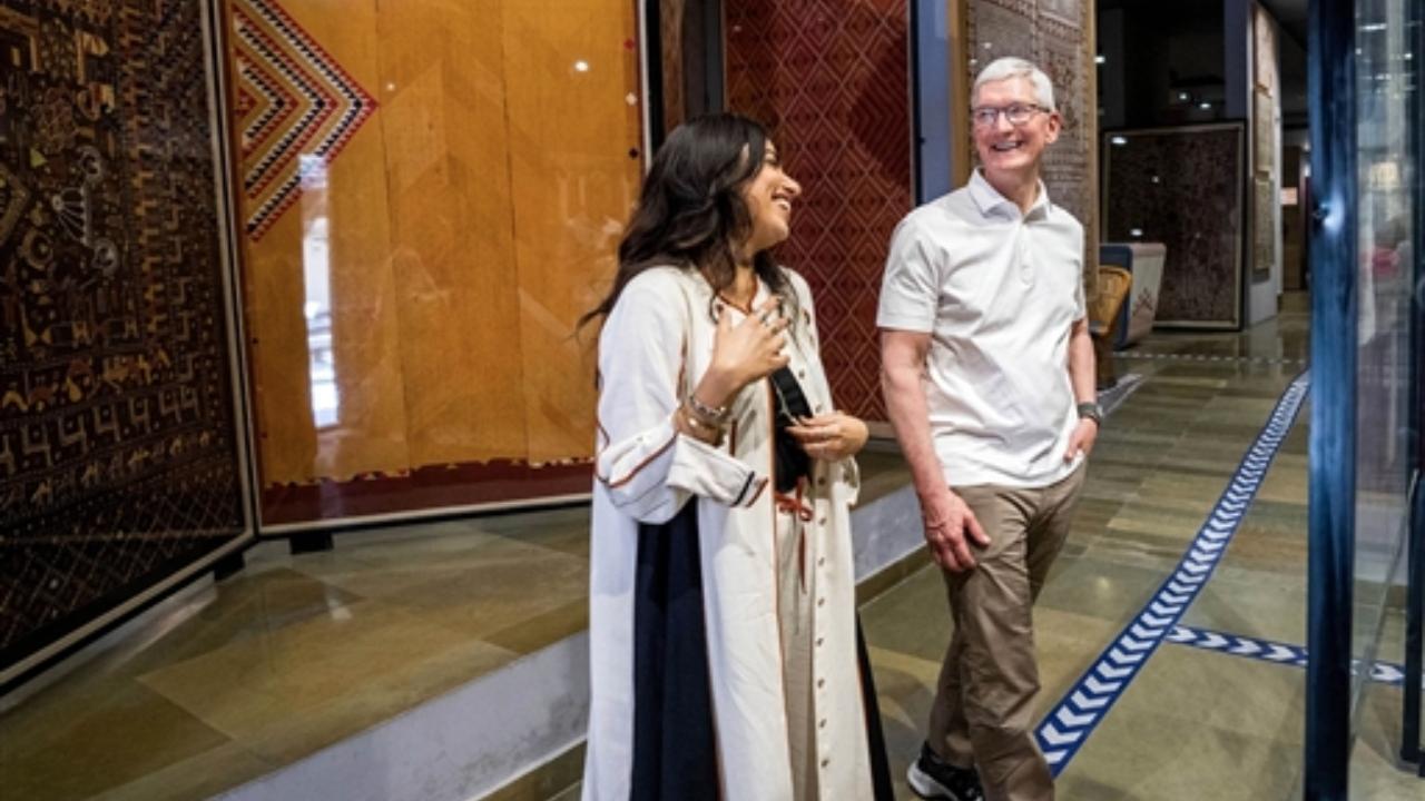 Apple CEO in Delhi on 2nd leg of India visit; tours crafts museum, Lodhi Art District