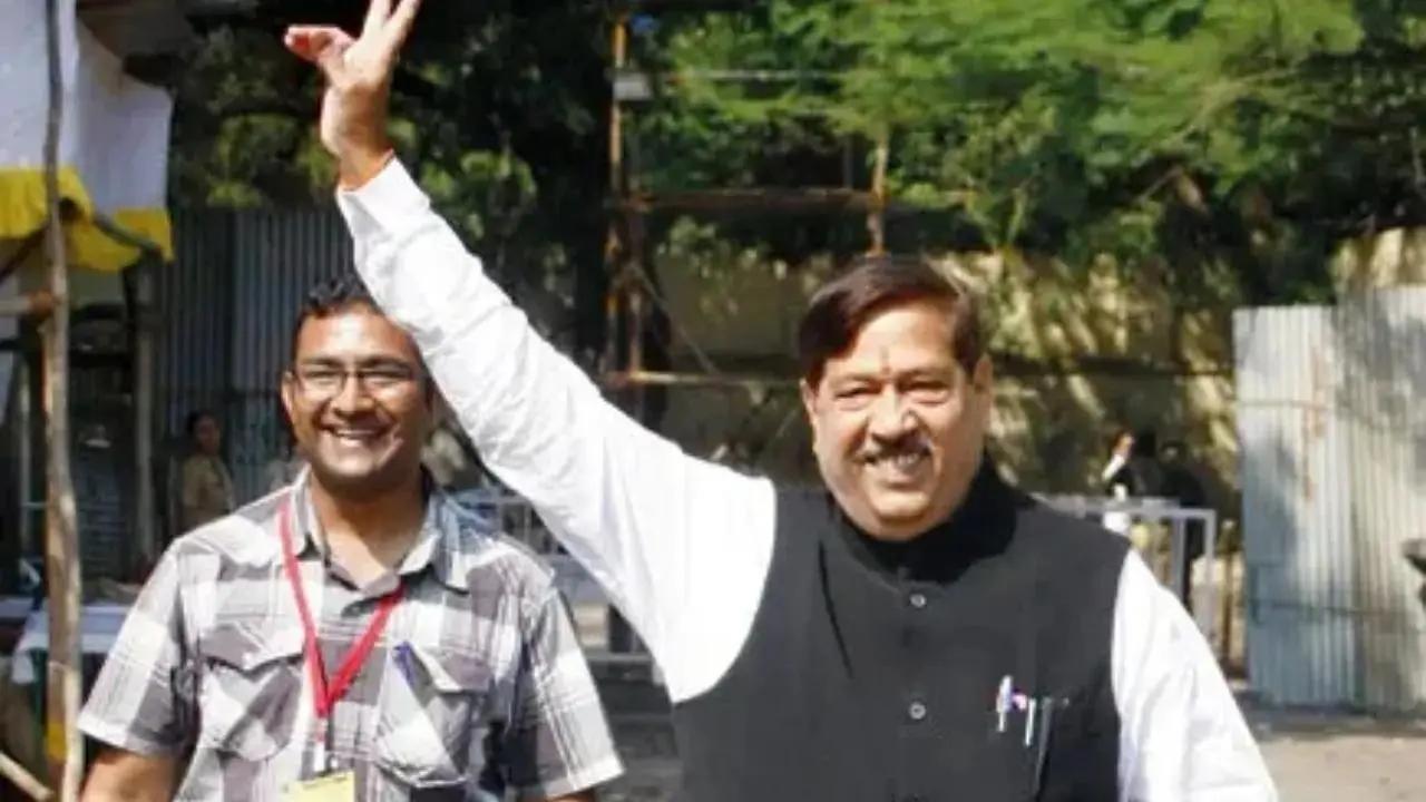 Maharashtra cabinet condoles death of BJP MP Girish Bapat