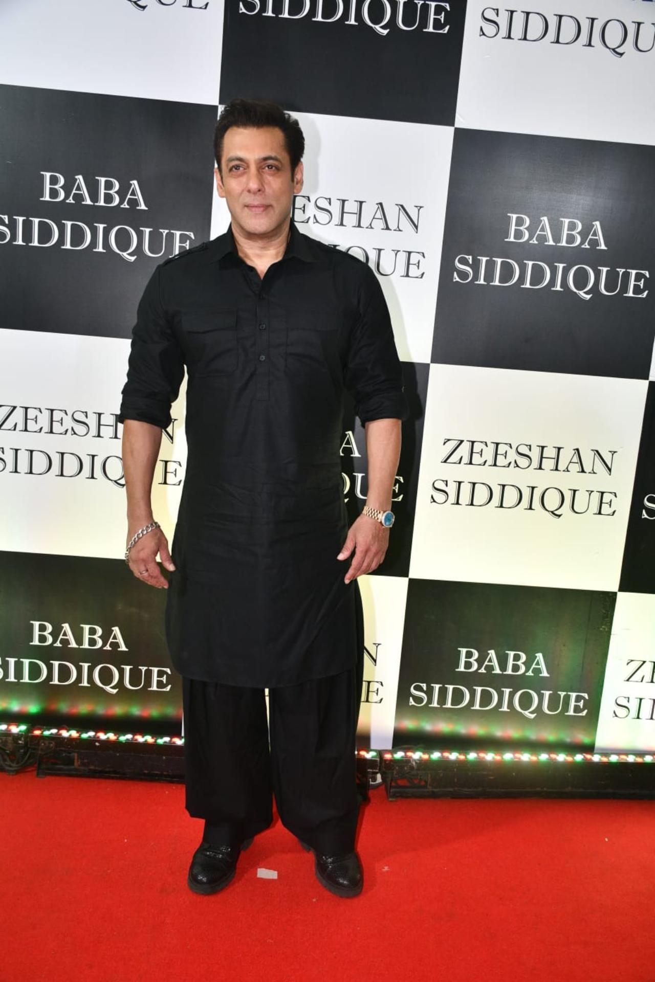 Topping the chart of stars would be Salman Khan. Bhaijaan sported a black Pathan suit for the occasion