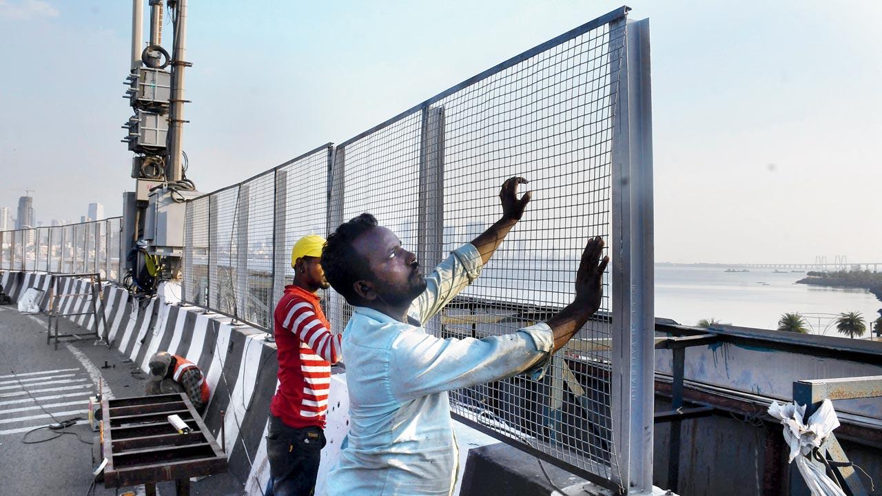 Mumbai: Bandra’s U-bridge now gets chain link fencing