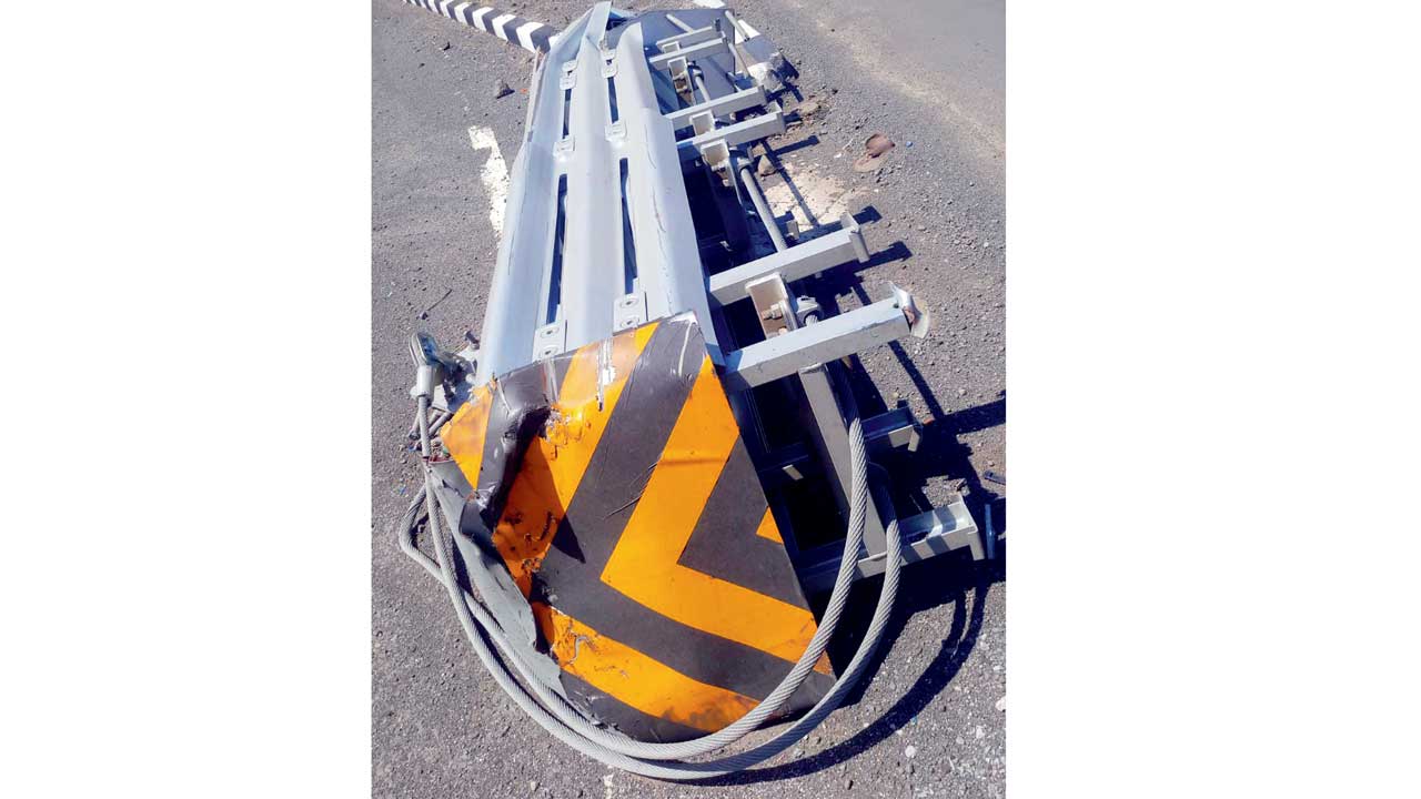 The damaged crash attenuator that has allegedly not been replaced