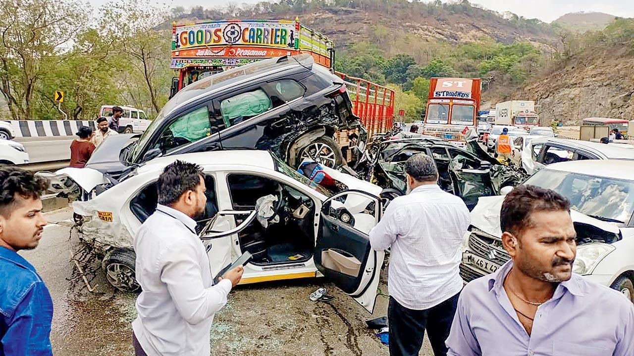 Failed brakes thrust truck into 10 vehicles, six hurt on Mumbai-Pune Expressway