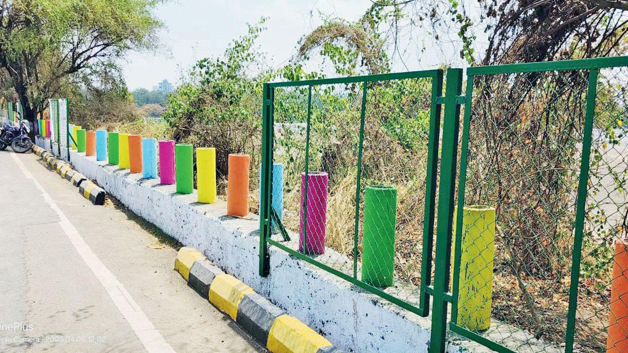 The partial fence set up at DPS Lake in Nerul, Navi Mumbai
