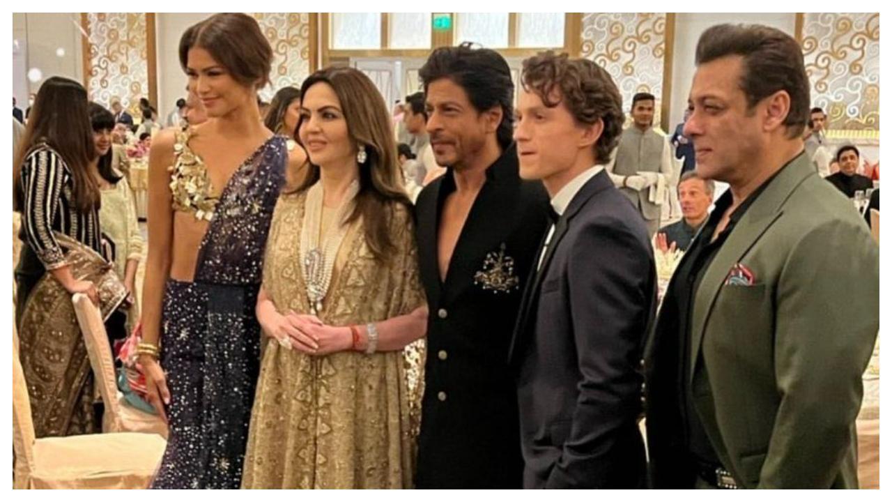 Shah Rukh Khan and Salman Khan pose with Tom Holland and Zendaya at the NMACC bash