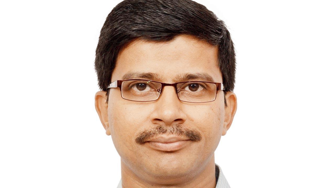 Dr Abhay Deshpande, honorary secretary, Khagol Mandal