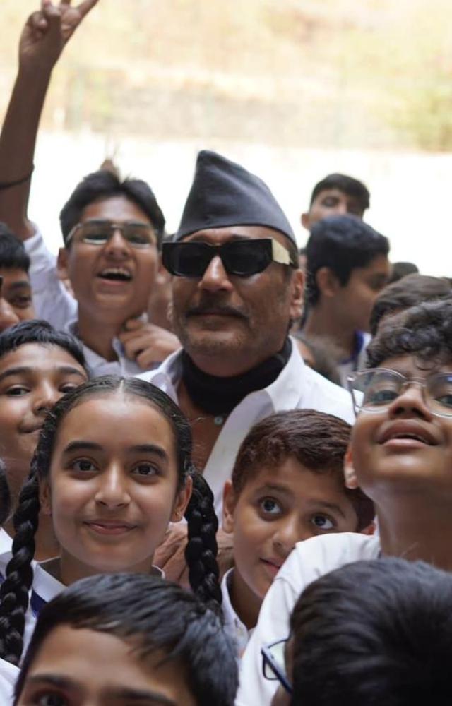 He was seen making the students laugh, engaging with them, and posing for pictures with them