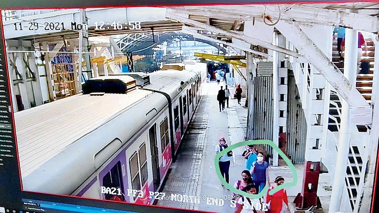 Screengrab of CCTV footage in which Sadichha Sane was seen alighting at Bandra station