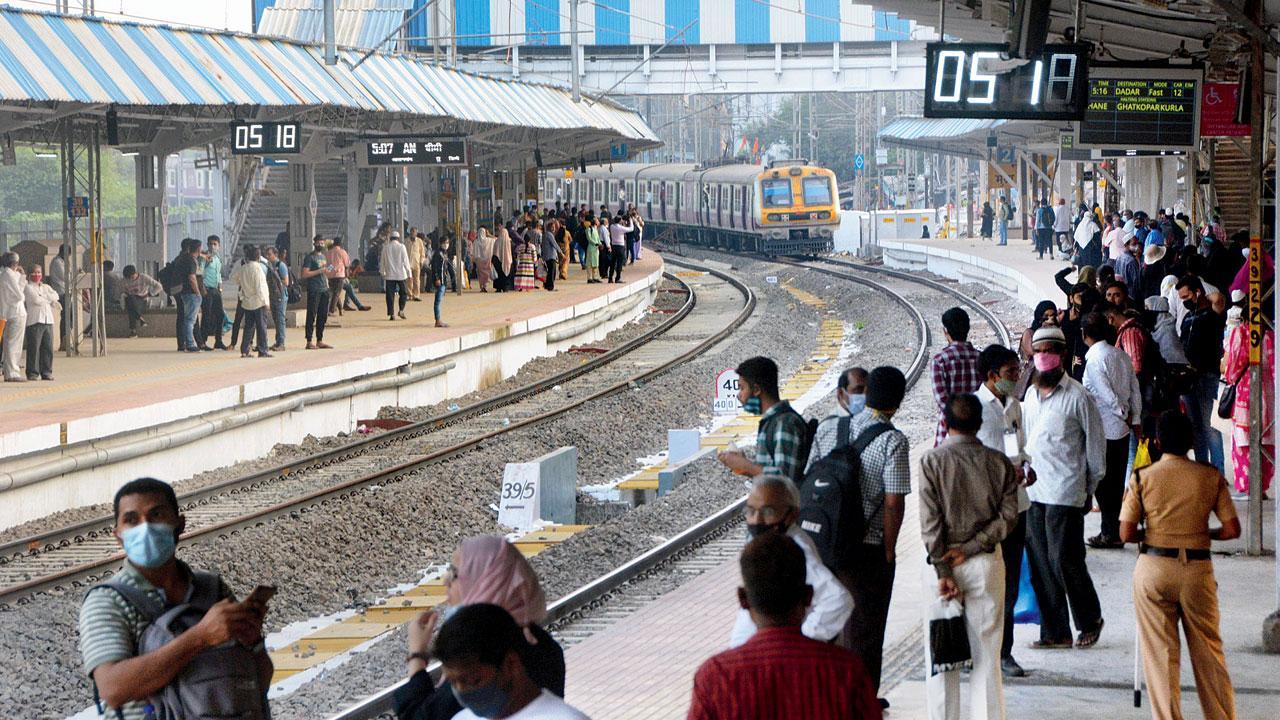 20 per cent Mumbaikars have given up on local trains
