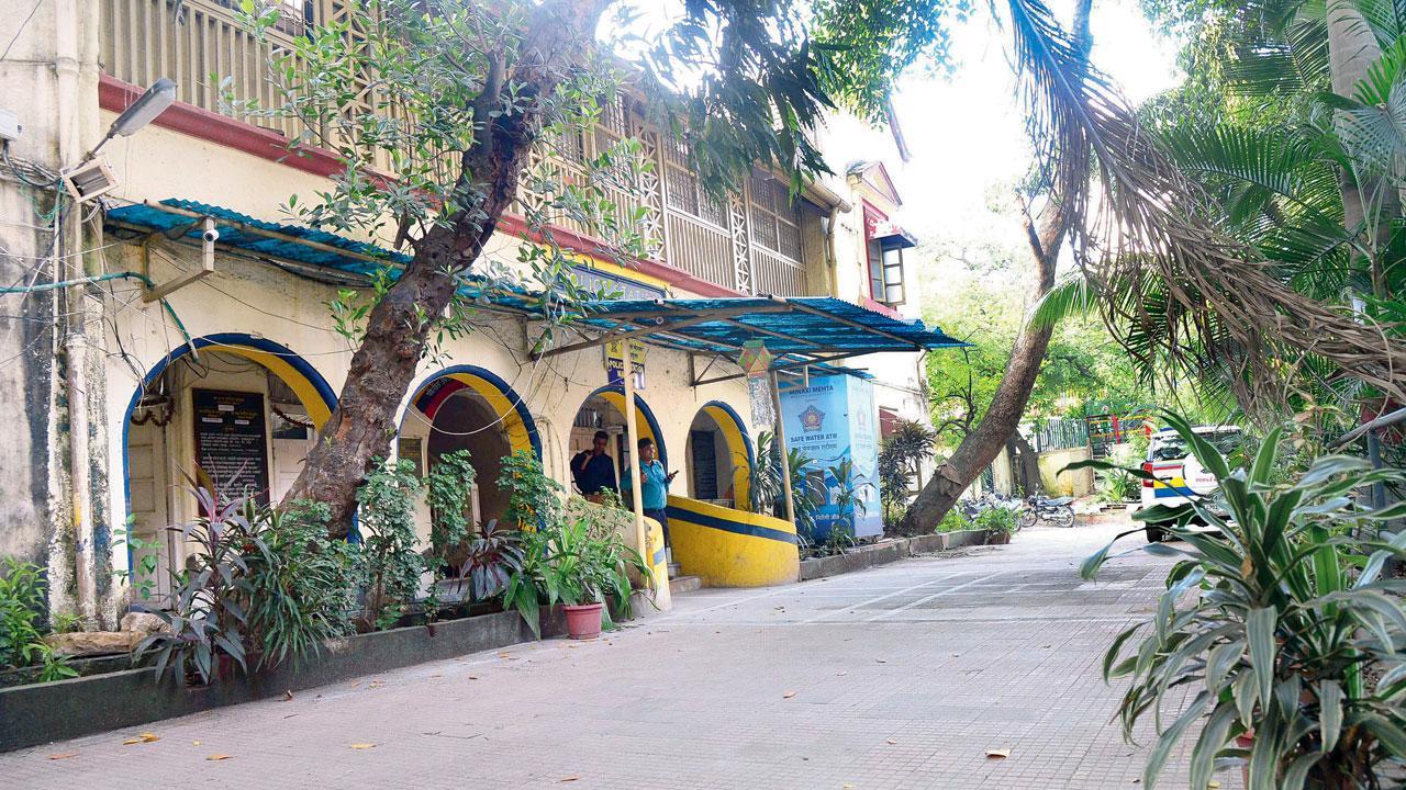 Mumbai Crime: Sextortionists dupe 80-year-old broker of almost Rs 8 lakh; 3 booked