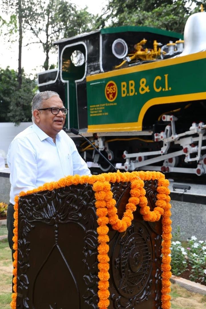 Ashok Kumar Misra – General Manager of Western Railway, Niraj Verma - Divisional Railway Manager of Mumbai Central Division, Principal Head of Departments, and other senior Headquarters officers and Divisional officials were also present on this occasion. Photo/Western Railway