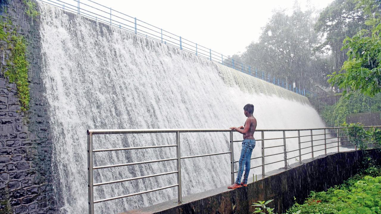 Mumbai: Monsoon likely to be late, water stock low