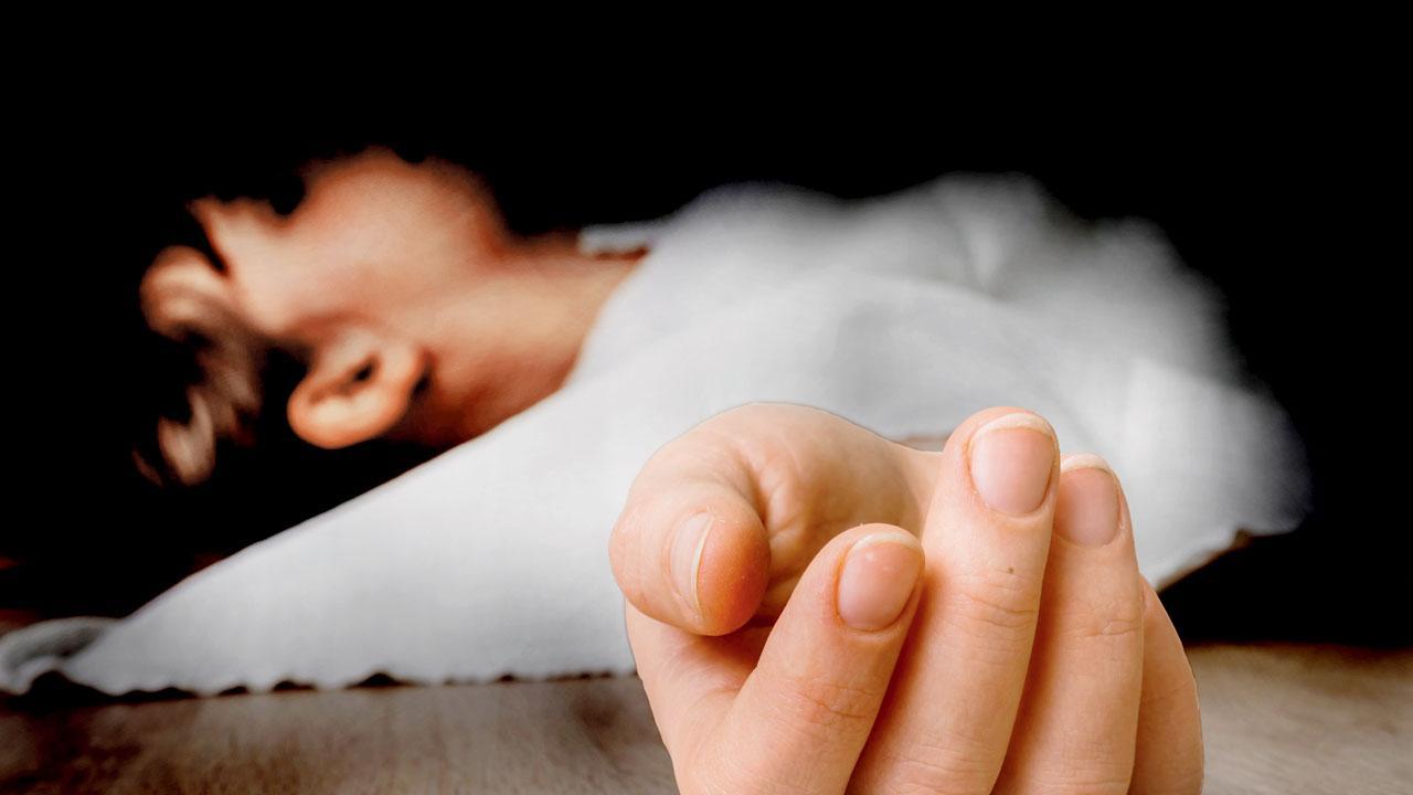 Mumbai: 17-year-old ends life after boyfriend assaults her