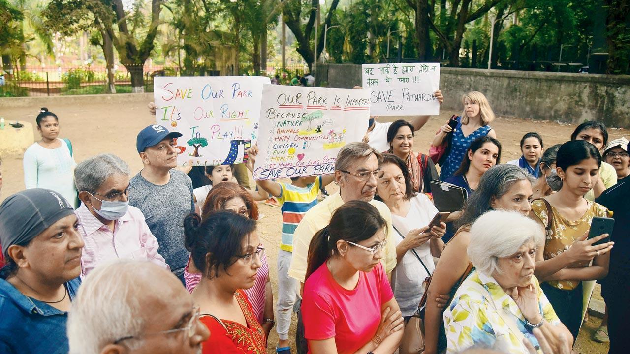 Patwardhan park parking row: No help from BMC or local neta, Bandra residents move high court