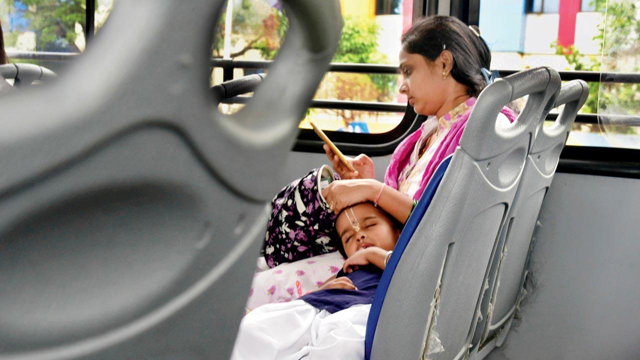 Experts back move saying headphone use should be made compulsory under noise pollution rules. Pic/Atul Kamble