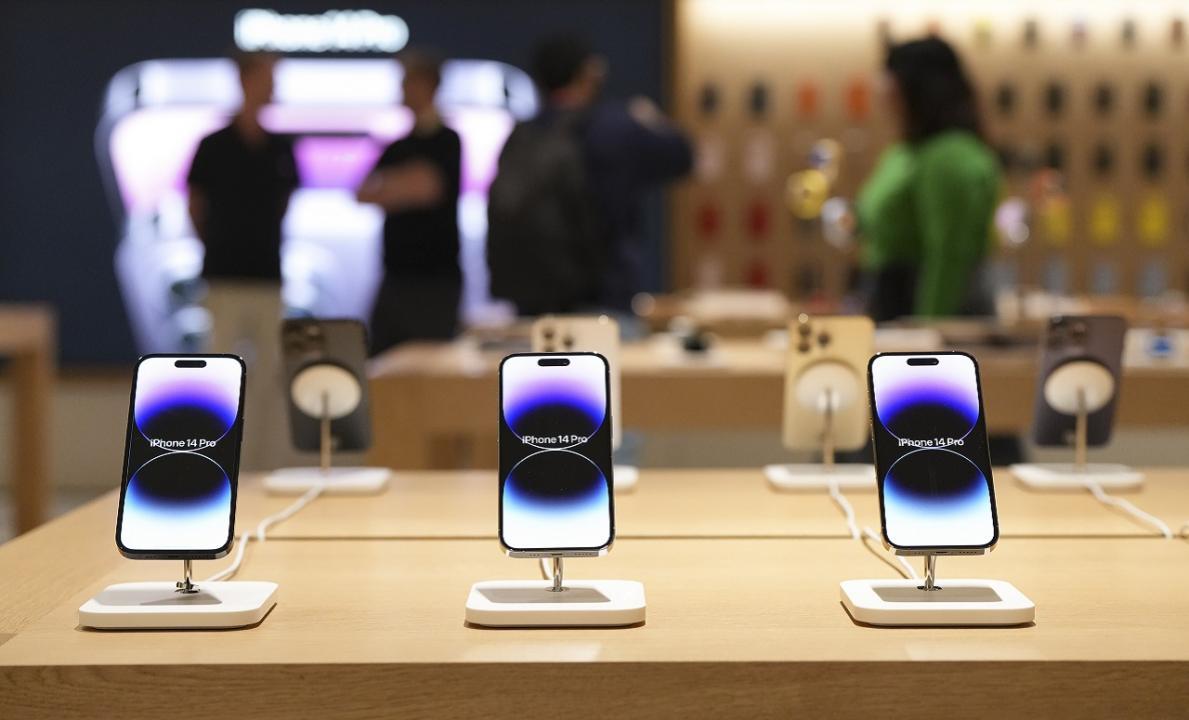 Apple opens India's second retail store in Delhi; CEO Tim Cook welcomes customers