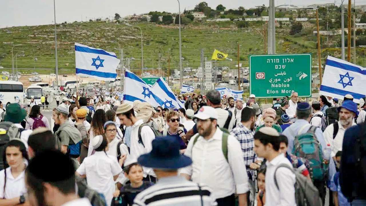 Palestinian teen killed in army raid as settlers hold march