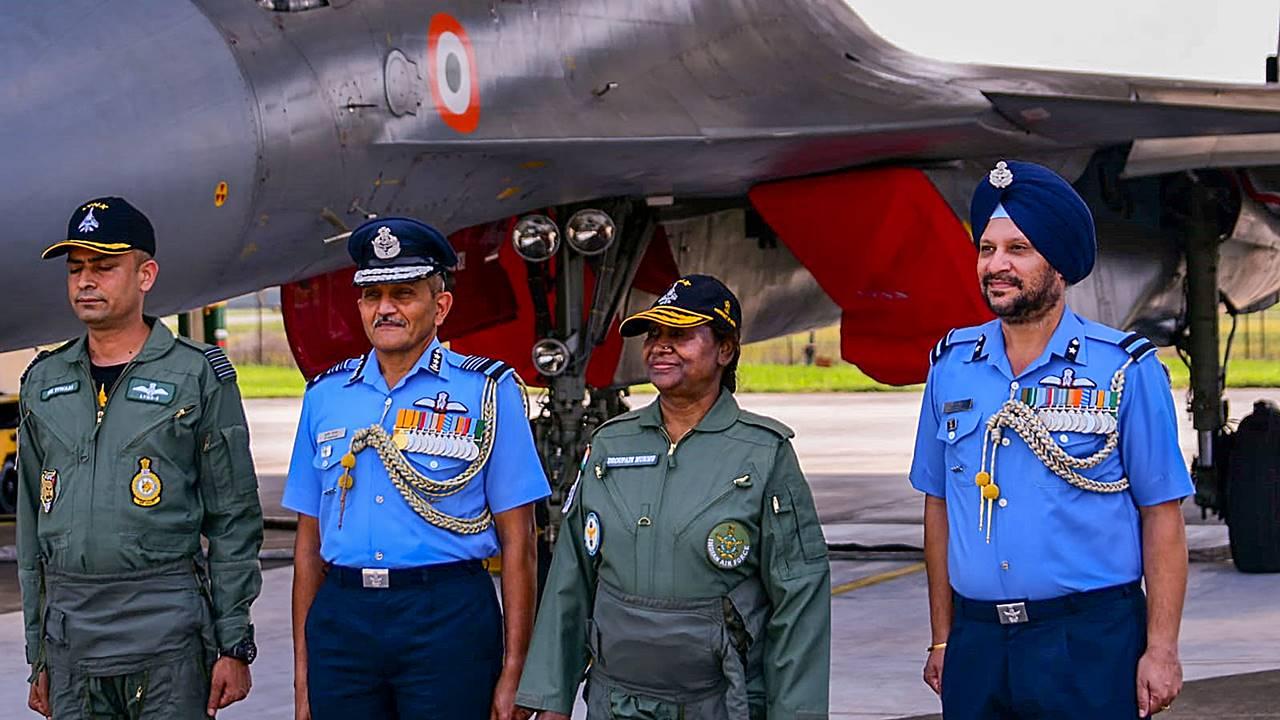 After landing at Tezpur, Murmu received a guard of honour by IAF personnel, followed by an official briefing on her flight aboard the Sukhoi aircraft. She then reached the hangar wearing the flying suit, and waved to the waiting journalists before climbing the ladder to board the aircraft.
