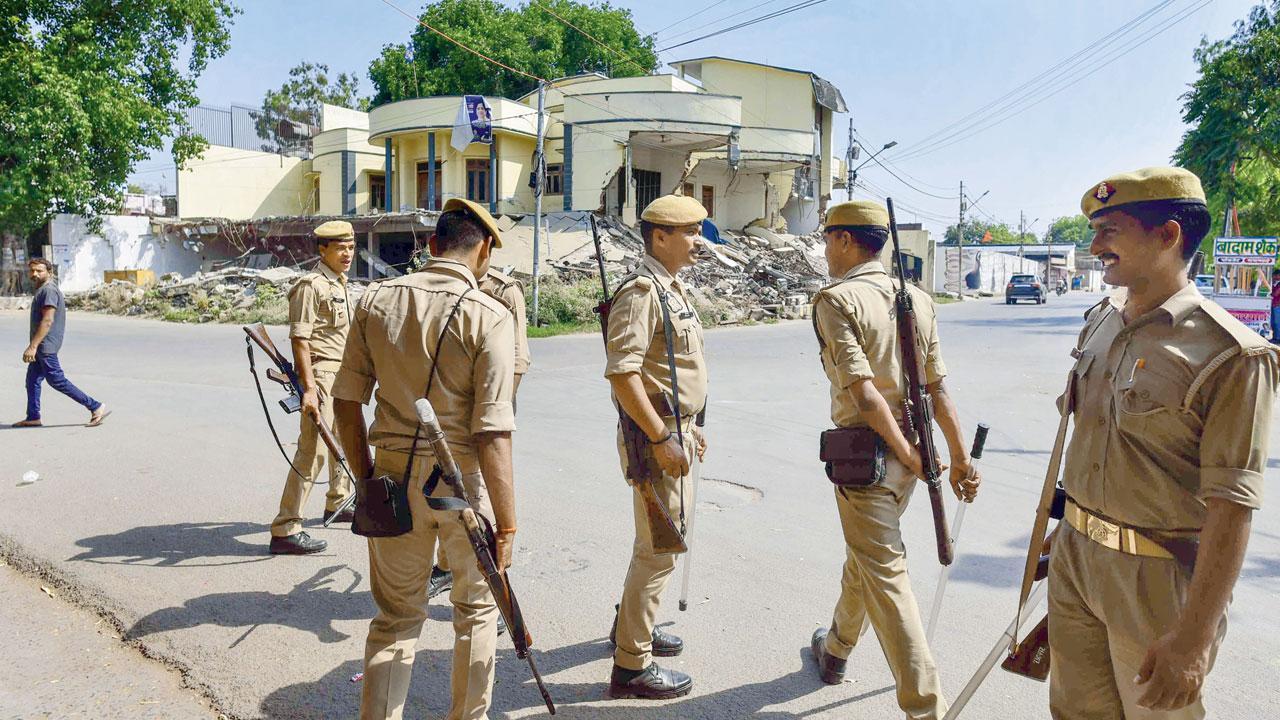 Crude bomb hurled near house of Atiq Ahmad’s lawyer