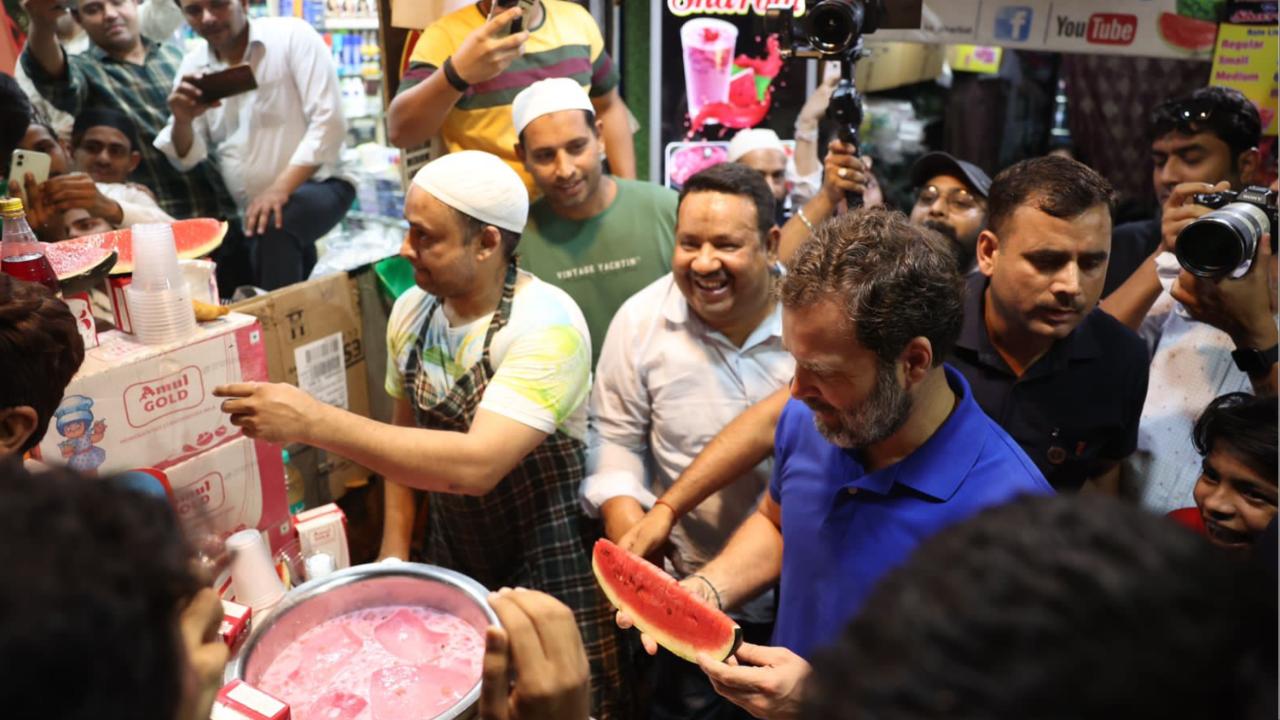 Relishing savouries near Jama Masjid, Rahul Gandhi was seen trying the iconic Mohabbat-e-sharbat. The refreshing drink is made from watermelon chunks dipped in milk infused with Rooh Afza. Photo Courtesy: INC India