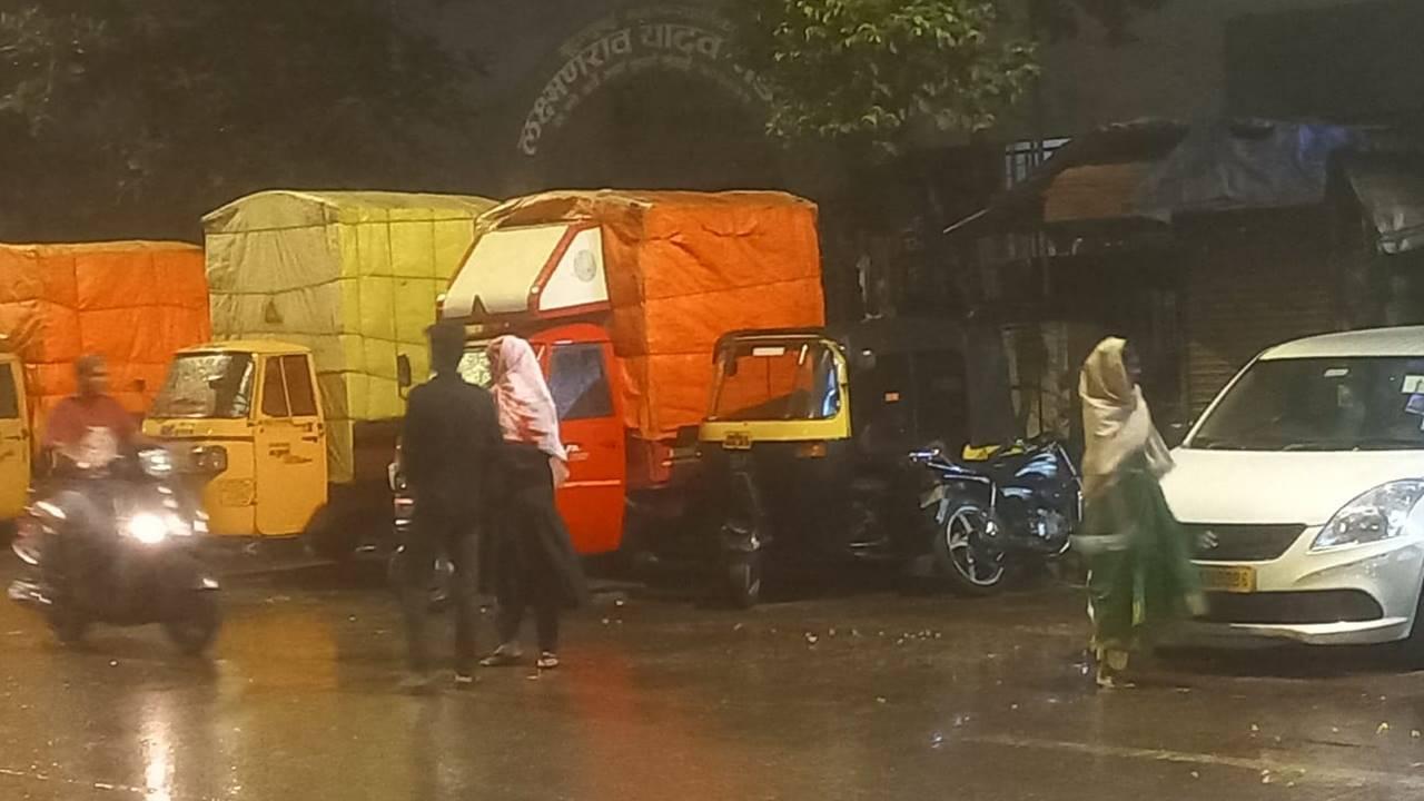 In Photos: Mumbai witnesses unseasonal rain with lightning and thunderstorm