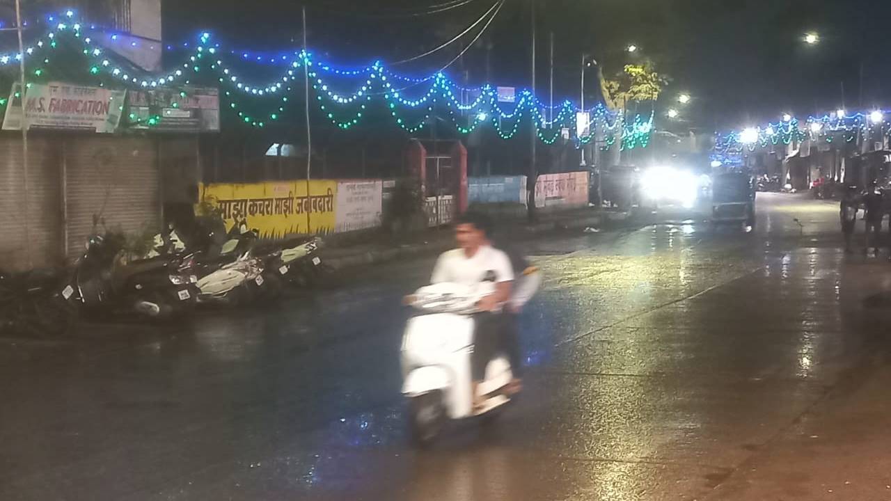 Due to intense rain for a brief period, there was accumulation of water in some low lying areas. The civic body said there was no complaint of heavy waterlogging anywhere in the city and suburbs.