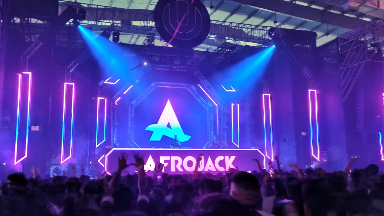 If there was one performance that everybody was looking forward to, it was that of Dutch DJ Afrojack, who has been a DJ, record producer and remixer for over 20 years now. Having last visited the city over three years ago, he played to a jam-packed arena, that time and again proves his unique approach to music with a few Indian favourites, that left people in total awe as they heard India tracks with a mix of electronic music, like they had never heard before. Photo Courtesy: Nascimento Pinto
